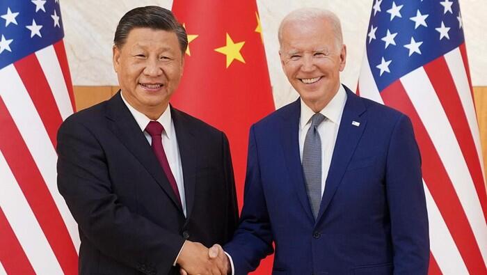 Jabat Tangan Erat, Joe Biden &amp; Xi Jinping Ternyata Bahas Ini di Bali 