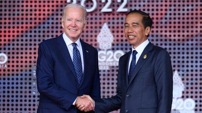 Momen Biden Semringah-Salam Hormat ke Jokowi saat Tiba di Lokasi G20