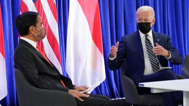 Momen Biden Semringah-Salam Hormat ke Jokowi saat Tiba di Lokasi G20