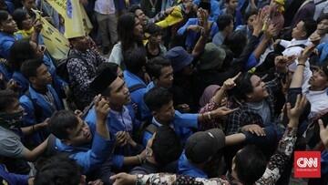 Mahasiswa PMII Ricuh Saat Wamenag Pidato, Kursi Beterbangan

