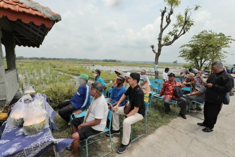 Anies Baswedan Pamer Ngobrol dgn Petani Yogyakarta, Warganet Curigai Dua Barang Ini