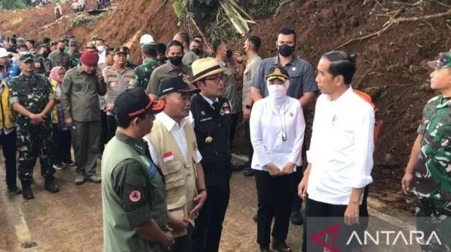 Presiden Jokowi Perintahkan Dahulukan Evakuasi Korban Gempa Cianjur