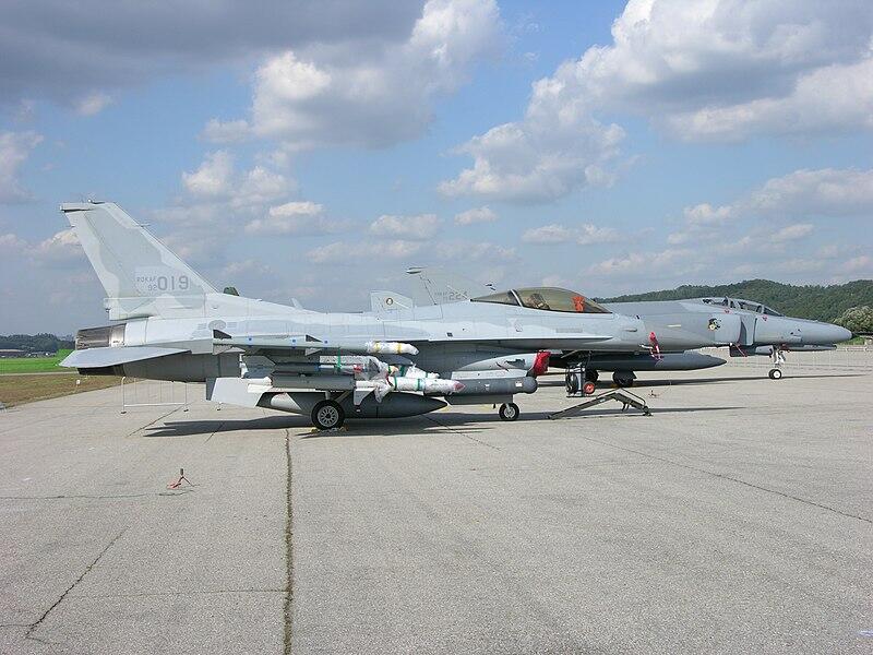 KF-16C Milik Korea Selatan Jatuh di Wilayah Pegunungan, Pilot Selamat