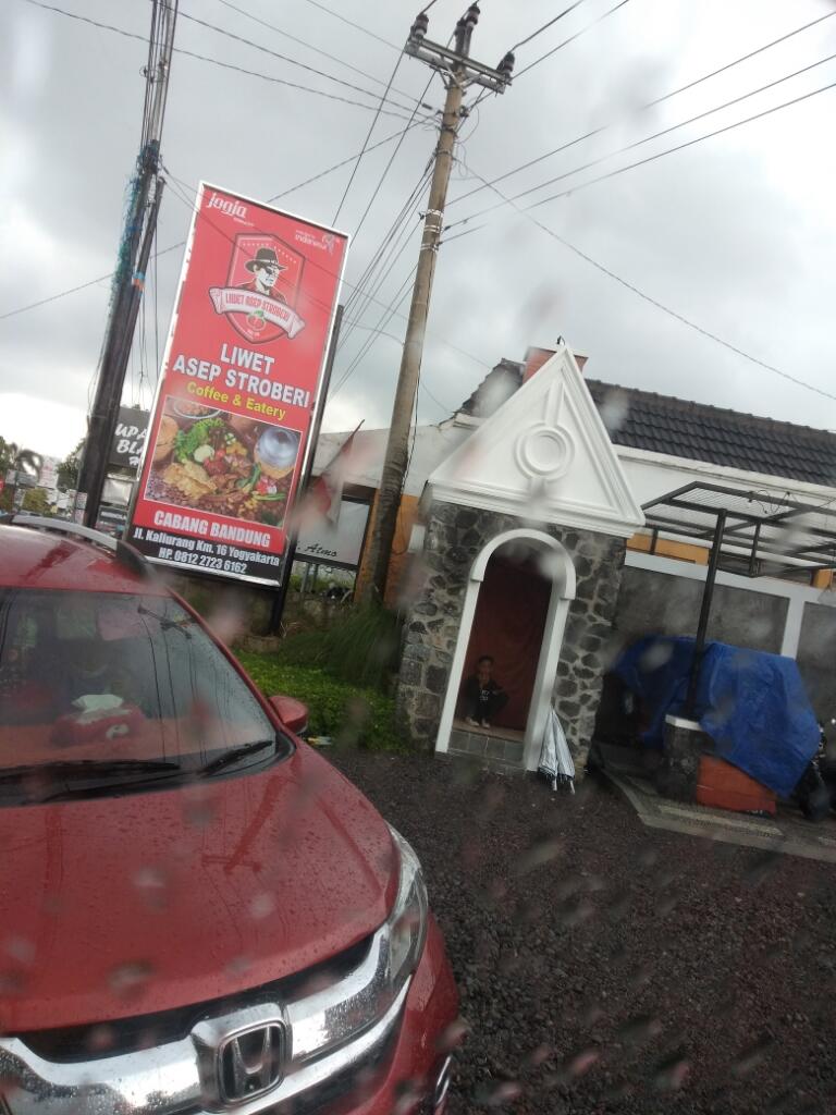 Sedapnya Nasi liwet Di LIWET ASEP STRAWBERRY JOGJA 