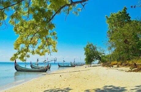 Snorkeling Asyik di Pulau Awet Muda Gili Iyang