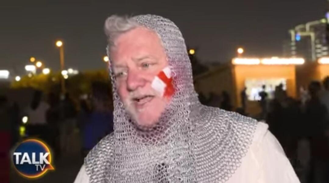 Fans England Diusir dari Stadion oleh Petugas Qatar Karena Menggunakan Outfit Ini