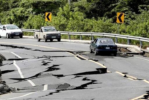 Tips Aman Berkendara Saat Dilanda Gempa (Wajib Tahu, Nih Gan)