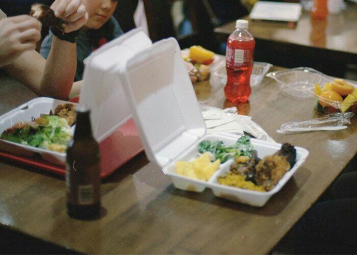 Sering Curi Makanan Teman, Siswa Muslim Ini Dijebak Pakai Daging Babi