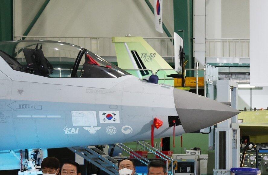 Tanpa Stiker Bendera Merah Putih, Prototype Kelima KF-21 Boramae Resmi Diluncurkan