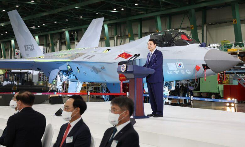 Tanpa Stiker Bendera Merah Putih, Prototype Kelima KF-21 Boramae Resmi Diluncurkan