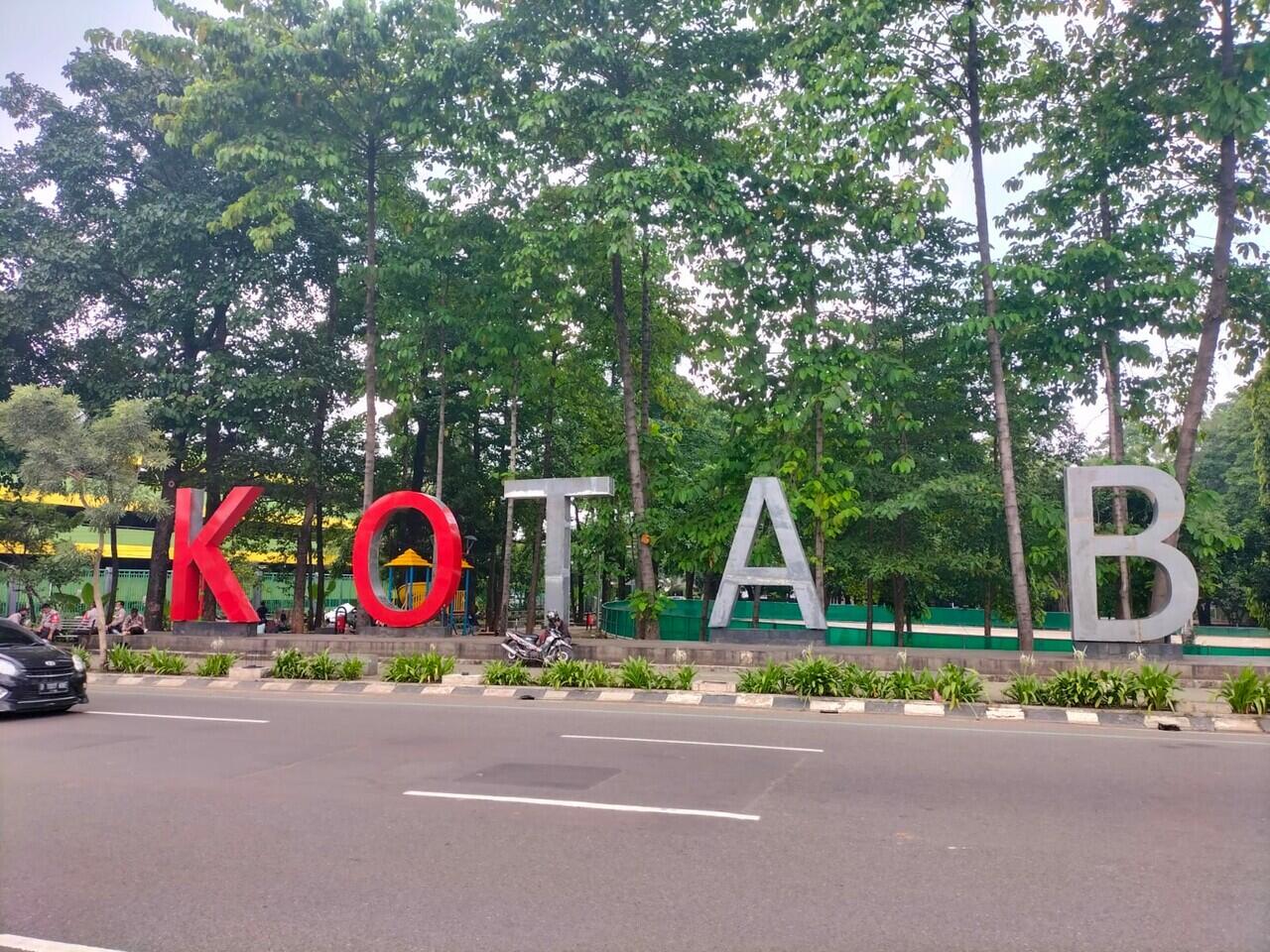 Alamak…, Summarecon Ubah Warna Landmark Kota Bekasi Jadi Merah