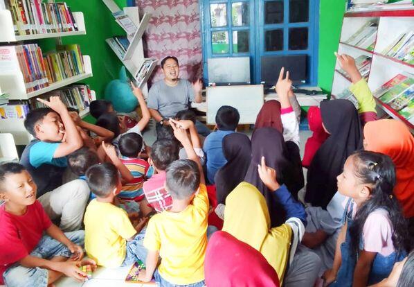 Sosok Inspiratif Penggagas Perpustakaan Keliling di Way Kanan
