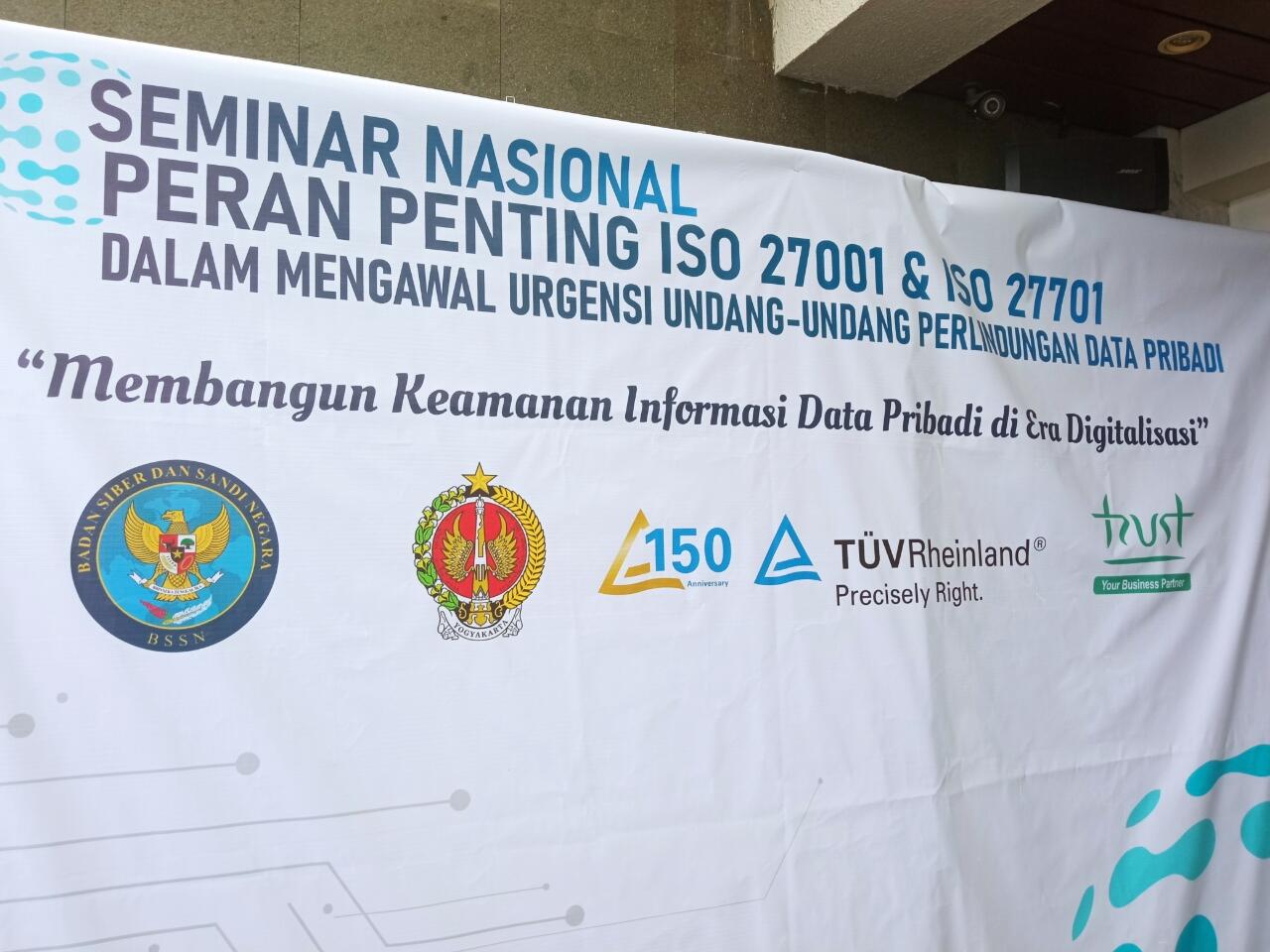 SEMINAR NASIONAL PERLINDUNGAN DATA PRIBADI - ISO 27001 DAN FDIS ISO/IEC 27701
 
