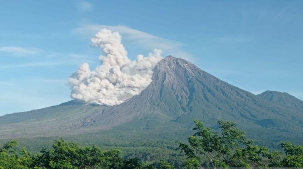 Foto Dasyatnya Letusan Gunung Semeru