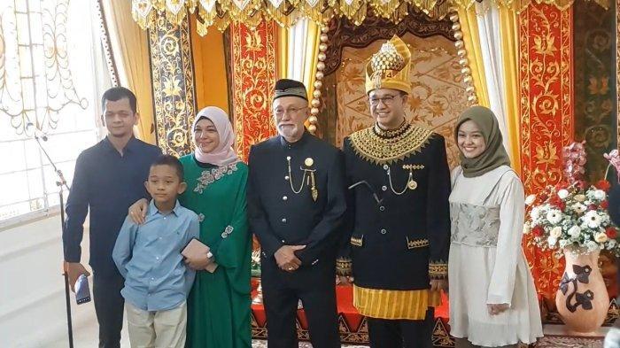 Mutiara Baswedan Tampak Cantik dengan Hijabnya saat Dampingi Anies Berkunjung ke Aceh