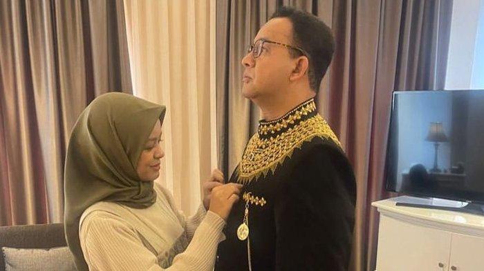 Mutiara Baswedan Tampak Cantik dengan Hijabnya saat Dampingi Anies Berkunjung ke Aceh