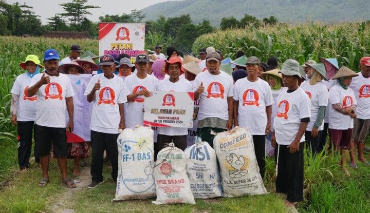 Peduli Petani, Relawan Mbak Puan Bagi-Bagi Sembako di Magetan