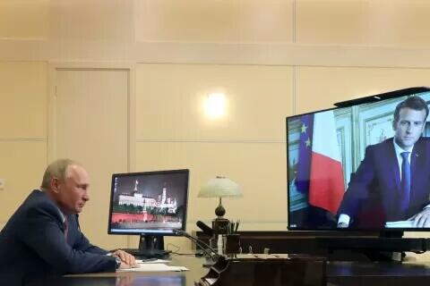 Macron Mengaku Melihat Kebencian di Mata Putin