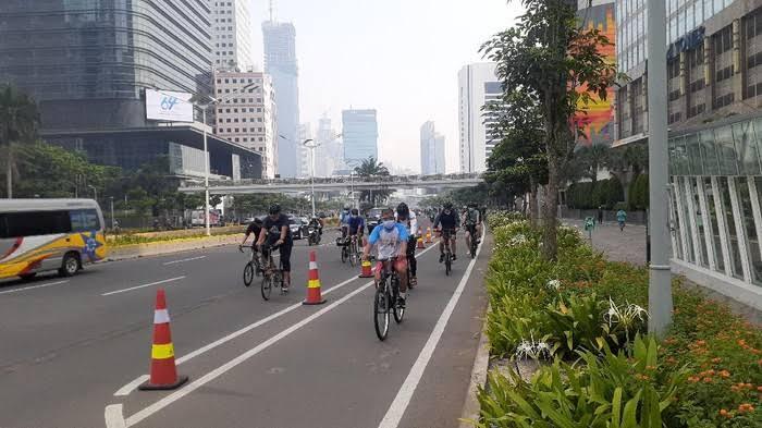 Banyak Pesepeda Ngeyel Melaju Diluar Jalur Khusus, Kalau Tertabrak Siapa yang Salah?