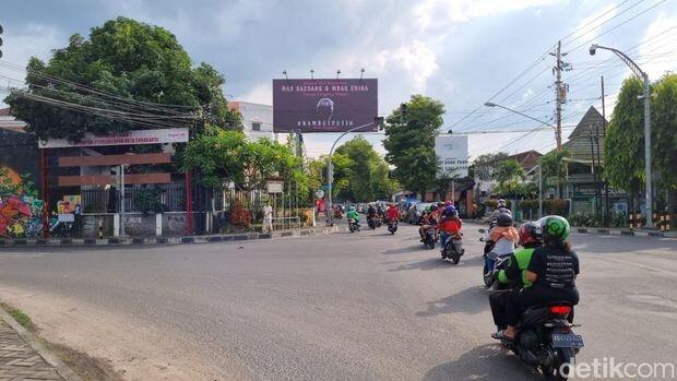 Muncul Baliho 'Rambut Putih' Ucapkan Selamat Pernikahan Kaesang-Erina di Solo