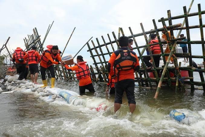 Jalan-Rumah di Desa Purworejo Demak Banjir Rob, Warga: Langganan