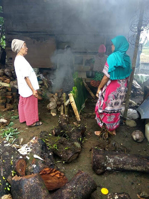 Lamang. Kuliner khas Minangkabau yang sering ditemui saat lebaran.
