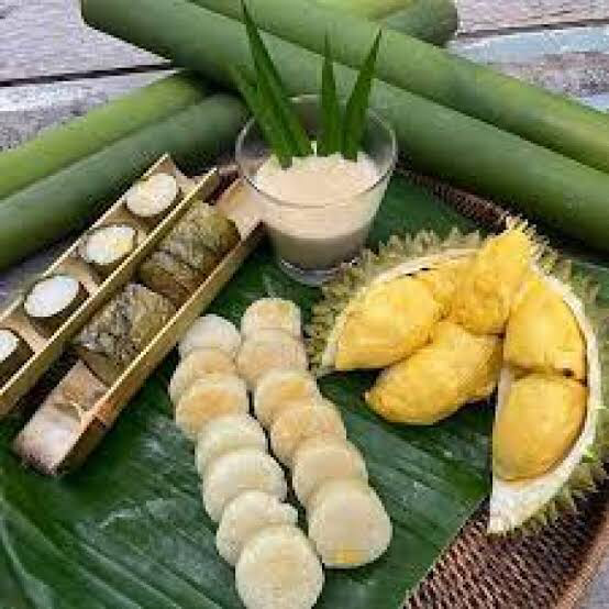 Lamang. Kuliner khas Minangkabau yang sering ditemui saat lebaran.