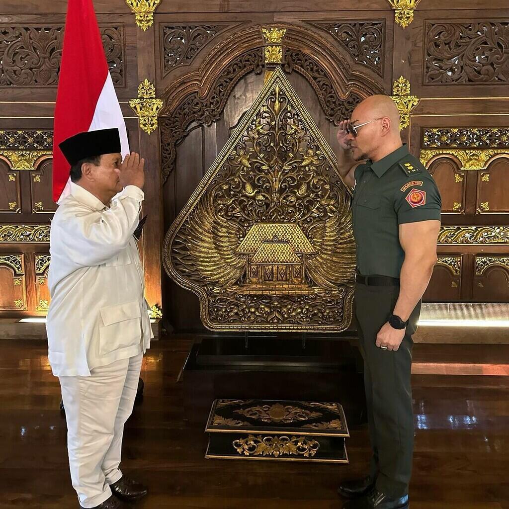 Prabowo Beri Deddy Corbuzier Pangkat Letnan Kolonel Tituler TNI AD!