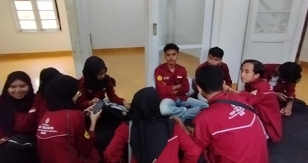 Paguyuban Mahasiswa Sejarah Jember Jelajah Situs di Rumah Villa Kuning Rembangan