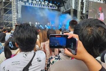 Membawa Samsung Galaxy Z Flip 4 dalam Konser HITC Jakarta