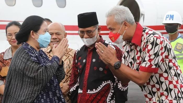 Setelah Hadiri Pernikahan Kaesang-Erina, Ganjar Sambut Puan Maharani di Bandara Adi