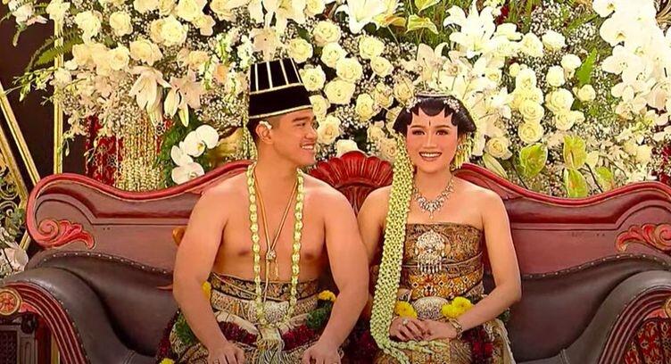 Setelah Hadiri Pernikahan Kaesang-Erina, Ganjar Sambut Puan Maharani di Bandara Adi
