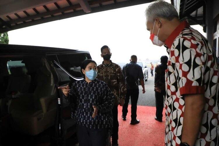 Setelah Hadiri Pernikahan Kaesang-Erina, Ganjar Sambut Puan Maharani di Bandara Adi
