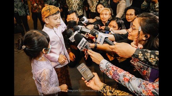 Pola Asuh Gibran dan Selvi Ananda Dikritik Gegara Aksi Jan Ethes Pegangan Tangan,