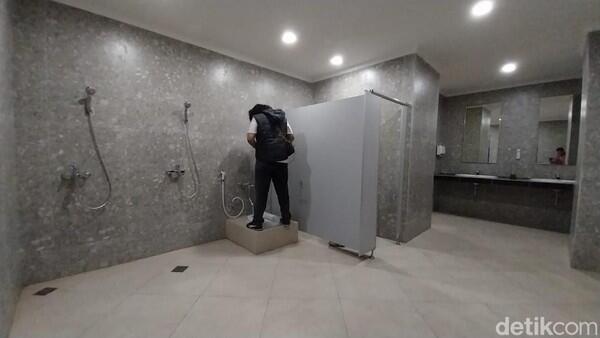 Pemkot Malang Akui Terselip soal Ada Kloset di Luar Bilik Kamar Mandi