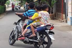 Apa Bikin Bangga Orang Tua? Berikut Ini Plus Minus Anak Di Bawah Umur Naik Motor!