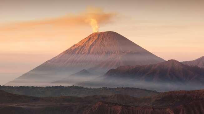 7 Mitos Gunung Semeru yang Jarang Diketahui