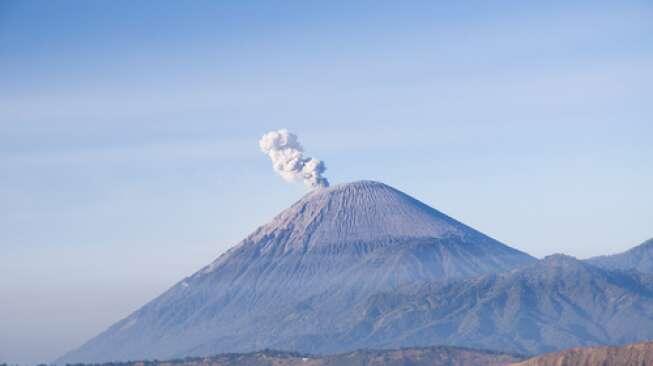 7 Mitos Gunung Semeru yang Jarang Diketahui