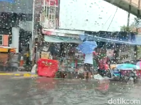 Jalan Margonda Raya Dekat Balkot Depok Tergenang Usai Hujan Deras