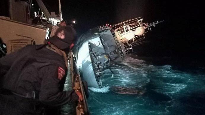 Kapal perang Thailand tenggelam di tengah badai, 31 awak hilang