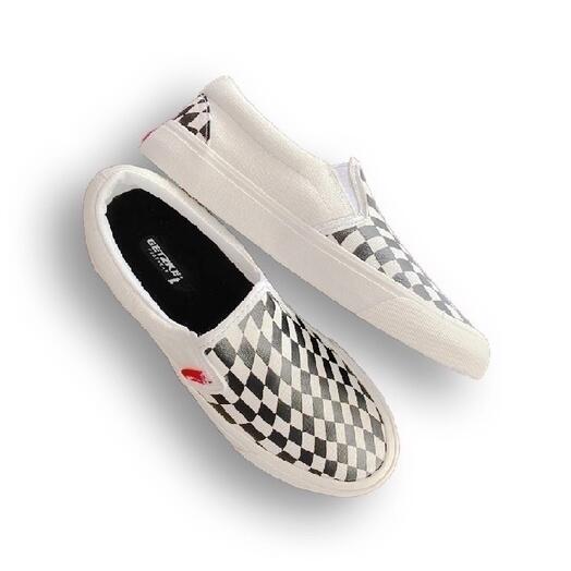 10 Rekomendasi Sepatu Slip On Brand Lokal dengan Motif Catur
