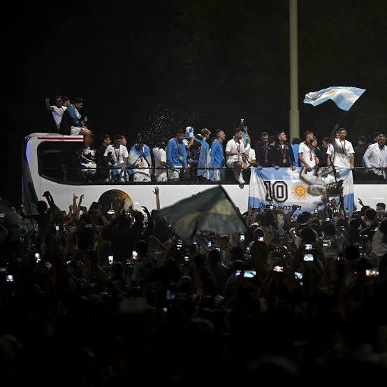 Sambutan Messi Di Argentina, Bikin Merinding! Lautan Manusia Tumpah Ruah Ke Jalan.