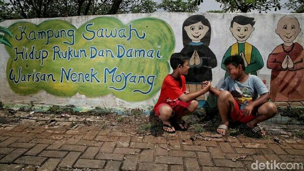 Toleransi di Kampung Sawah Bekasi, Satu Keluarga Beda Agama, Jadi Contoh Nih Gan! 