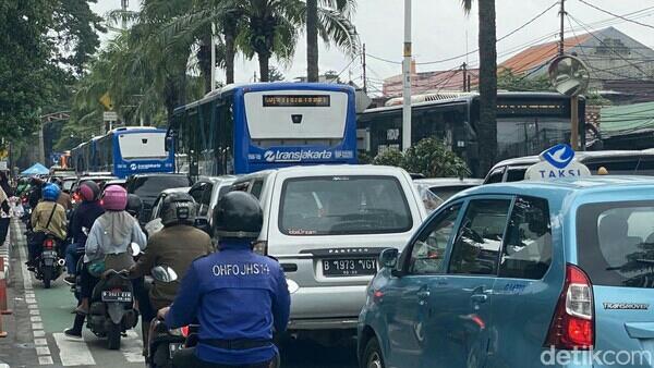 Ajak Keluarga ke Ragunan Malah Terjebak Macet, 5 Tips Jika Terjebak Macet Gan! 