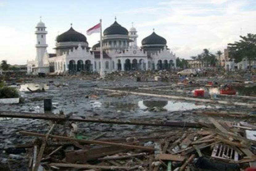 Sejarah Hari Ini : 18 Tahun Yang Lalu, Tsunami Aceh &quot; Bencana Dari Negri Air Mata &quot;