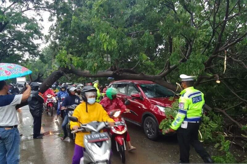 Polisi Mengabdi ke Masyarakat Bukan Mengabdi ke Mafia