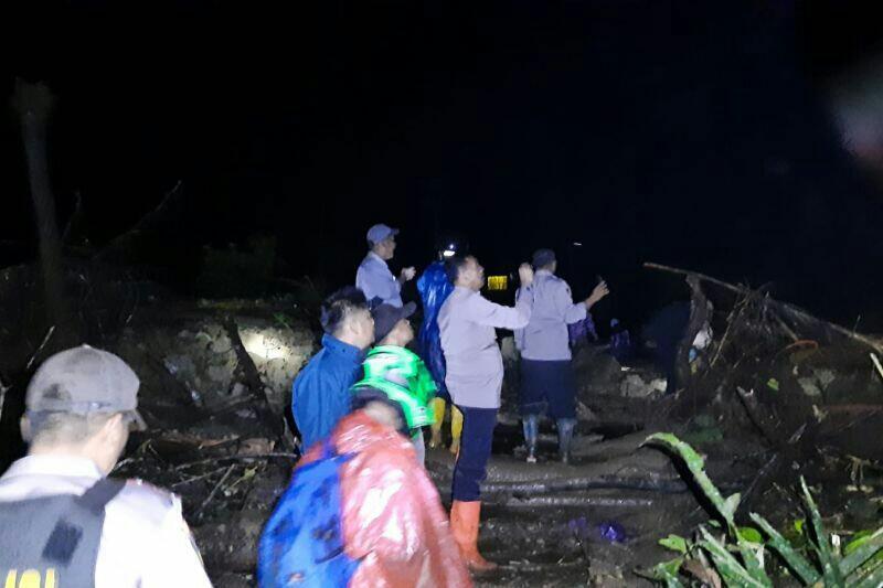 Polisi Mengabdi ke Masyarakat Bukan Mengabdi ke Mafia