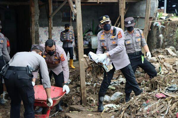 Polisi Mengabdi ke Masyarakat Bukan Mengabdi ke Mafia