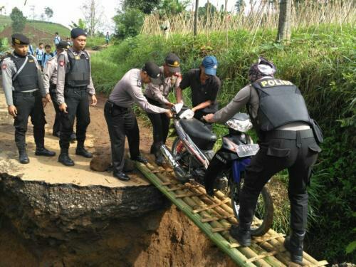 Polisi Mengabdi ke Masyarakat Bukan Mengabdi ke Mafia