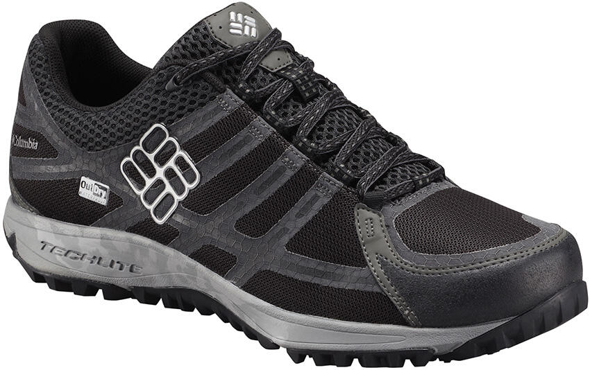 7 Rekomendasi Sepatu Gunung 